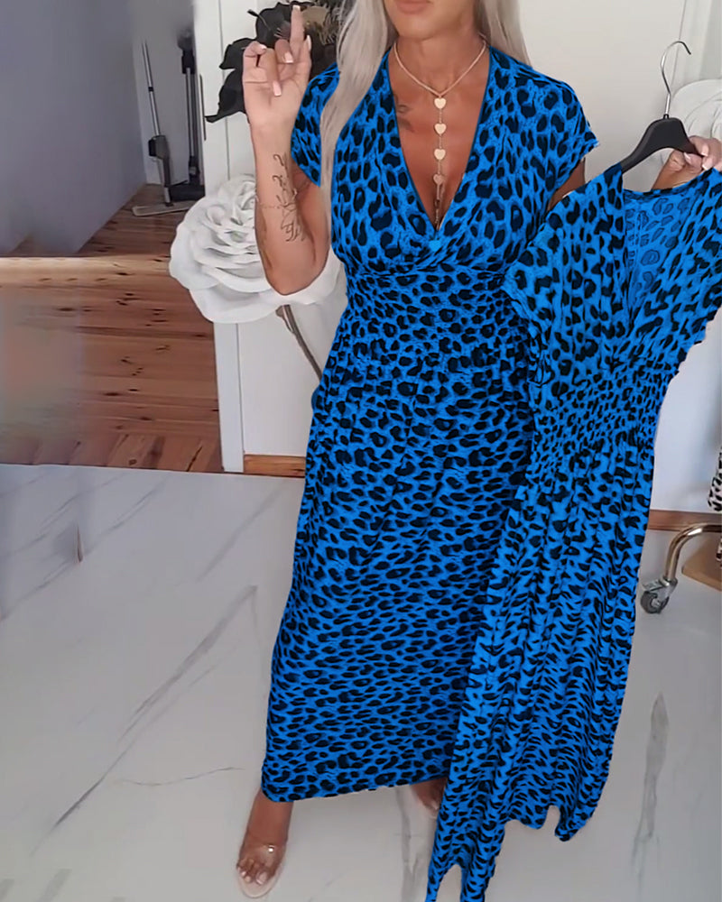 Noelia - Elegant kjole med leopardprint og V-hals