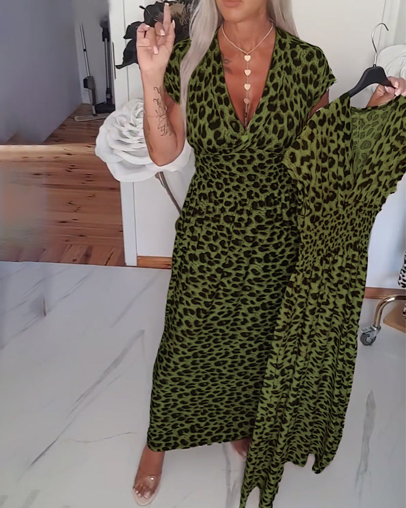 Noelia - Elegant kjole med leopardprint og V-hals