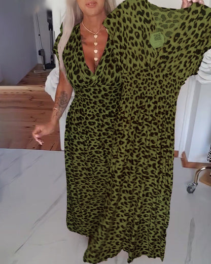 Noelia - Elegant kjole med leopardprint og V-hals