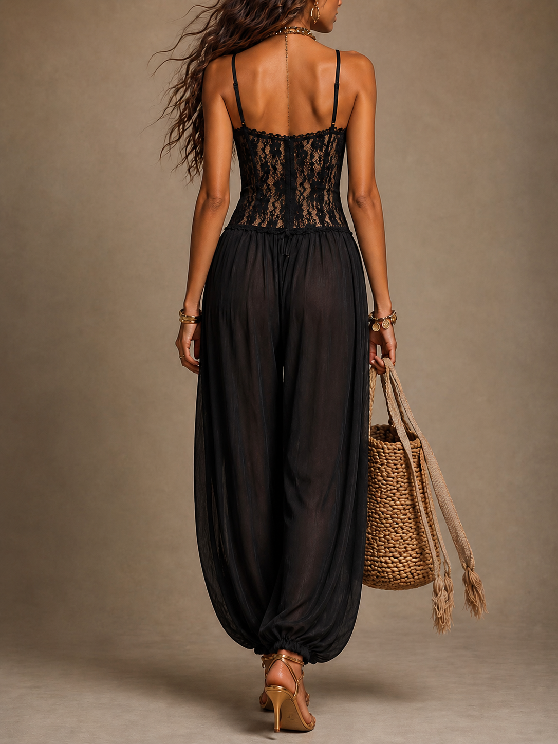 Laia | Jumpsuit met halter en vloeiende kant