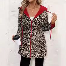 Vendbar frakke med hætte og leopardprint