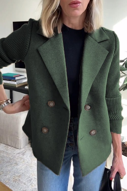 Amora - Elegant Jakke med Strikkede Ærmer